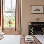 The Fox & Hounds & Pods Herberg