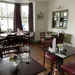 The Fox & Hounds & Pods 4*