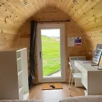Herberg The Fox & Hounds & Pods 4*