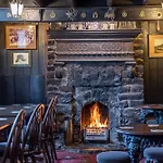 The Fox & Hounds & Pods Herberg 4*