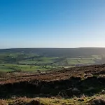 The Fox & Hounds & Pods Herberg 4*
