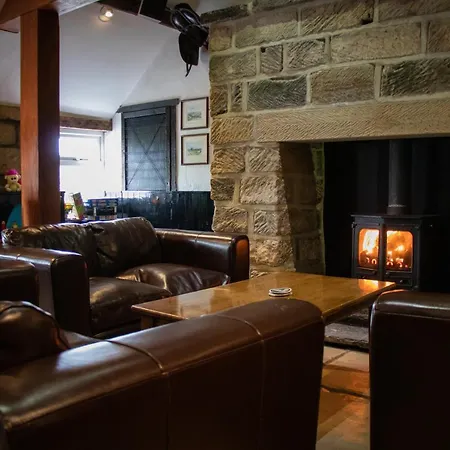 The Fox & Hounds Inn & Camping Pods Danby