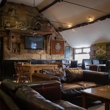 The Fox & Hounds Inn & Camping Pods Danby
