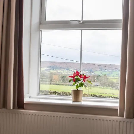The Fox & Hounds Inn & Camping Pods Danby