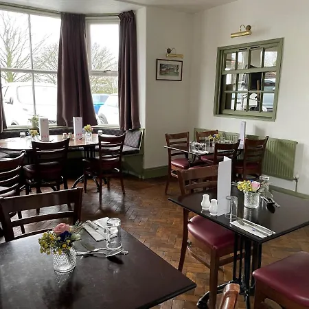 The Fox & Hounds Inn & Camping Pods 4*