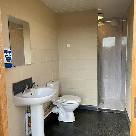 The Fox & Hounds Inn & Camping Pods 4*