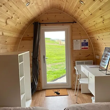 Πανδοχείο The Fox & Hounds Inn & Camping Pods 4*