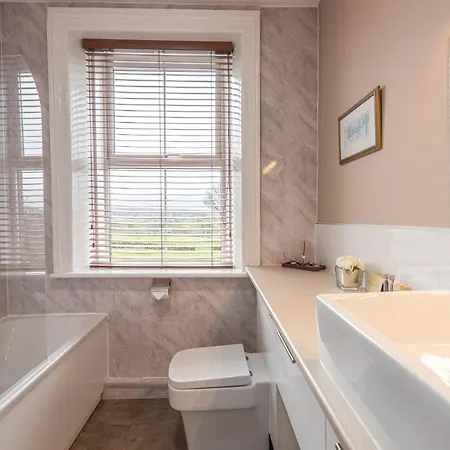 The Fox & Hounds Inn & Camping Pods