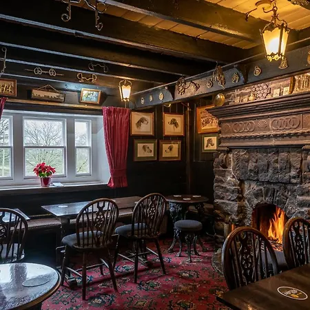 The Fox & Hounds Inn & Camping Pods Danby