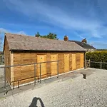 The Fox & Hounds & Pods 4* Danby