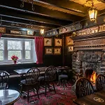 The Fox & Hounds & Pods 4* Danby