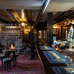 אורחן The Fox & Hounds & Pods Danby