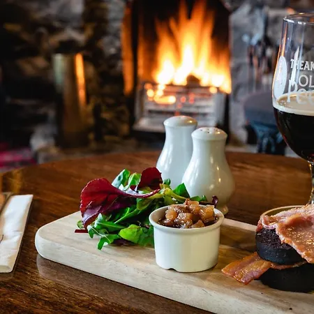Fogadó The Fox & Hounds & Pods Danby