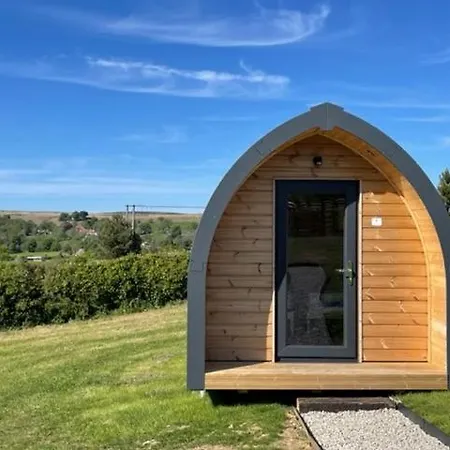 The Fox & Hounds & Pods Mini-hôtel