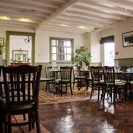 The Fox & Hounds & Pods Mini-hôtel
