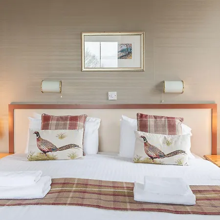 The Fox & Hounds & Pods 4* 댄비