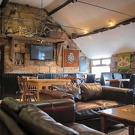 The Fox & Hounds & Pods אורחן