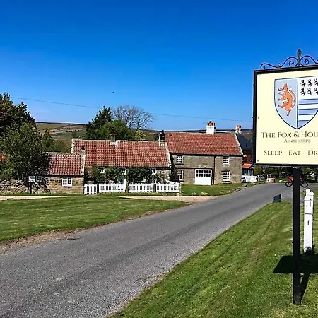 The Fox & Hounds & Pods 4* Danby