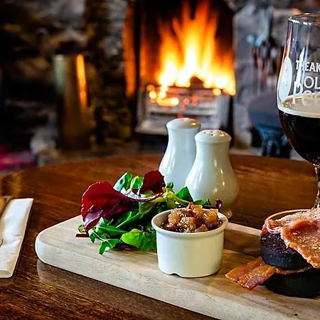 The Fox & Hounds & Pods אורחן Danby