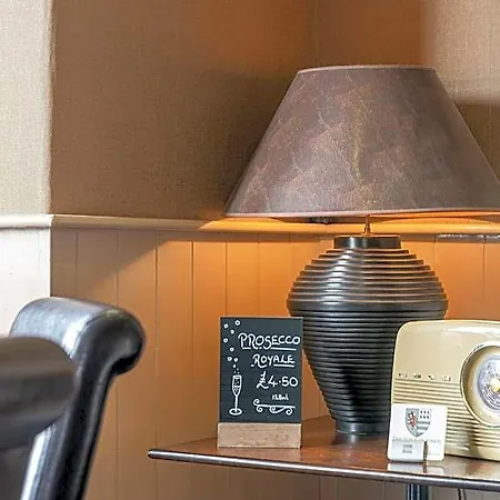 The Fox & Hounds & Pods Herberg