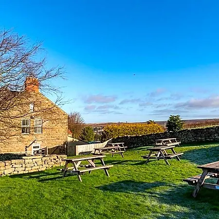 Herberg The Fox & Hounds & Pods Danby