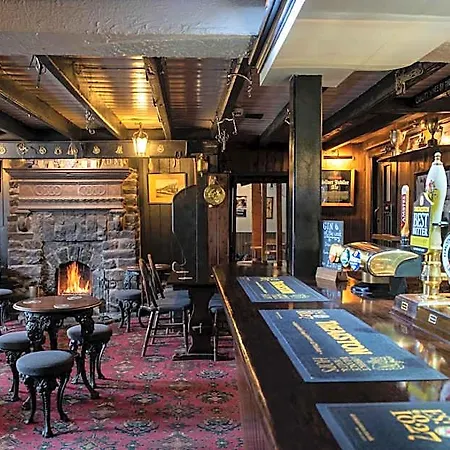 The Fox & Hounds & Pods Herberg 4*