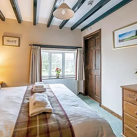 The Fox & Hounds & Pods Herberg
