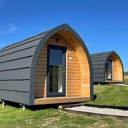 Mini-hôtel The Fox & Hounds & Pods 4*