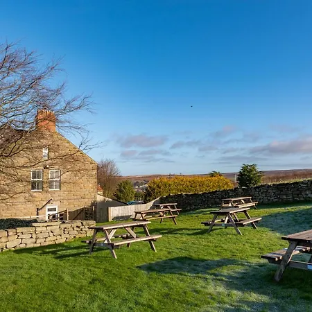 The Fox & Hounds & Pods Inn Danby