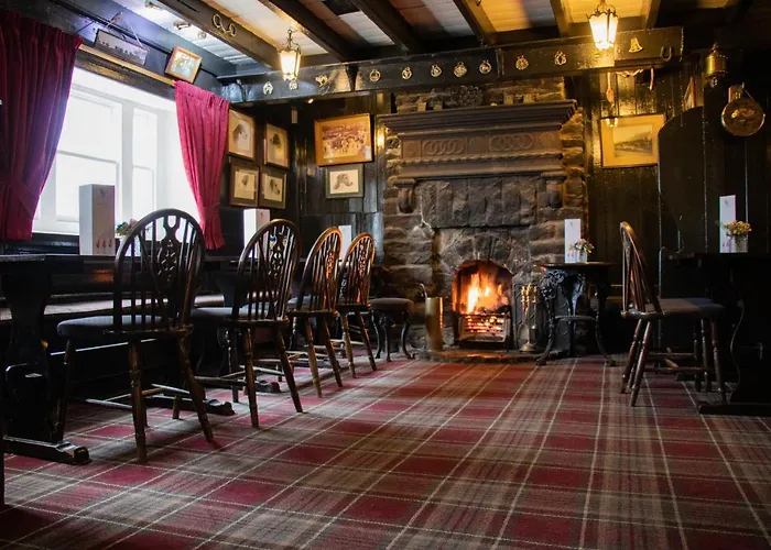 Mini-hôtel The Fox & Hounds & Pods 4*