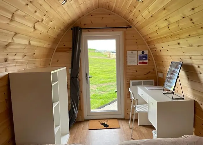 Mini-hôtel The Fox & Hounds & Pods 4*