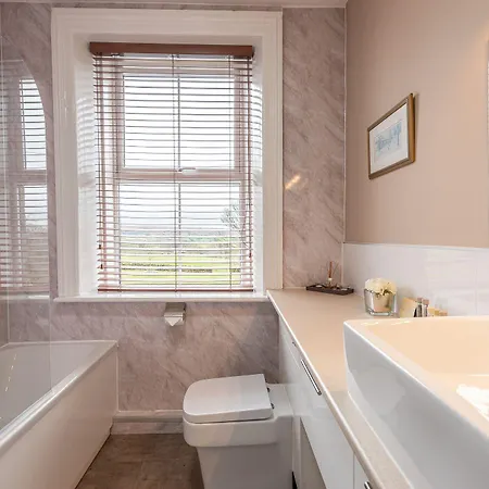 The Fox & Hounds Inn & Camping Pods