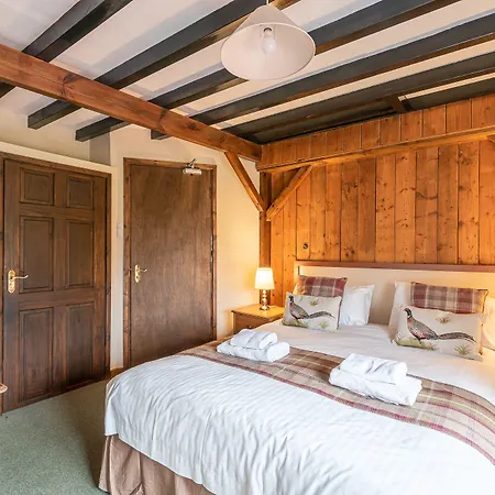 The Fox & Hounds & Pods Herberg 4*