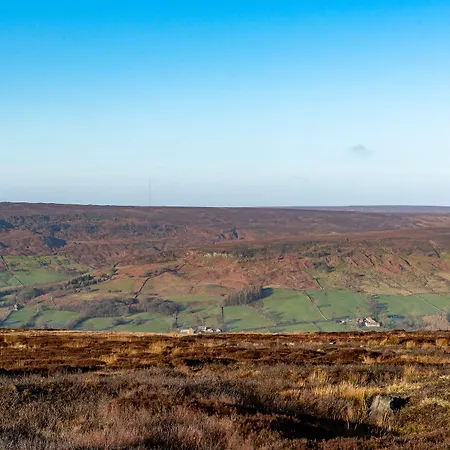 The Fox & Hounds Inn & Camping Pods 4*
