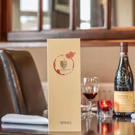 The Fox & Hounds & Pods Herberg 4*