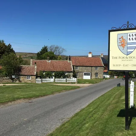 The Fox & Hounds & Pods Mini-hôtel